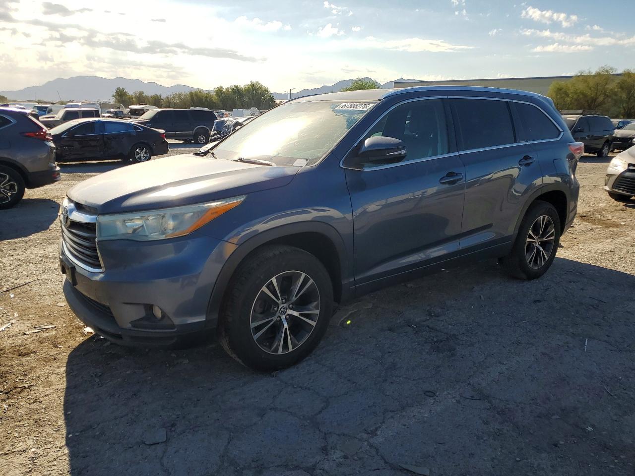 2016 TOYOTA HIGHLANDER XLE