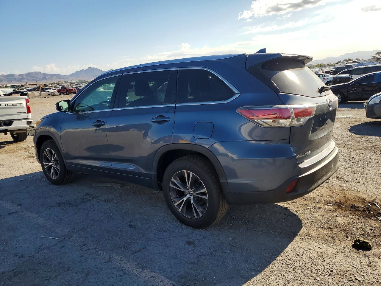 2016 TOYOTA HIGHLANDER XLE — снимка 2