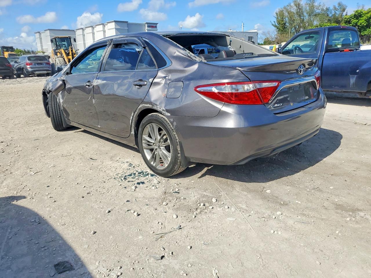 2017 TOYOTA CAMRY SE — снимка 2