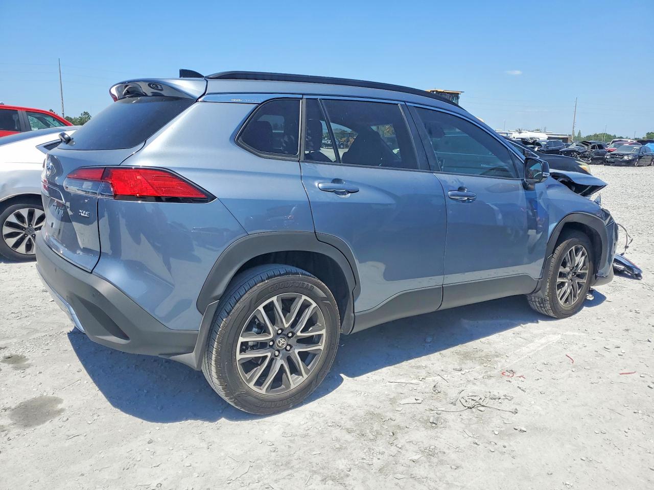 2026 TOYOTA COROLLA CROSS XLE — снимка 3