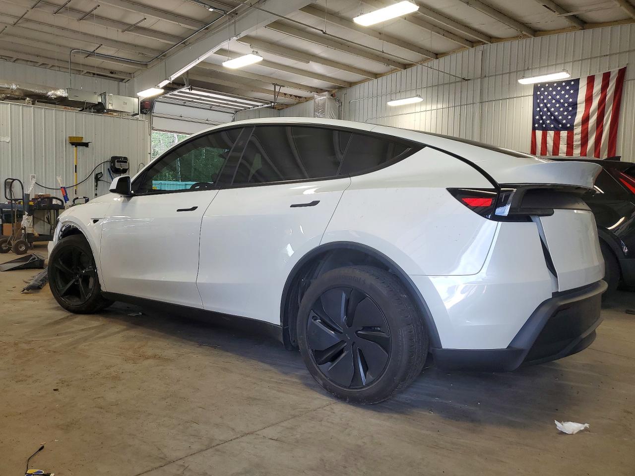 2026 TESLA MODEL Y — снимка 2