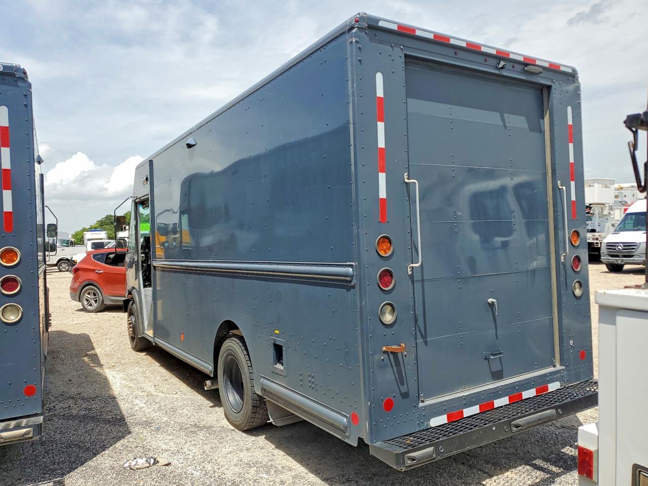 2021 FORD F59 — снимка 2