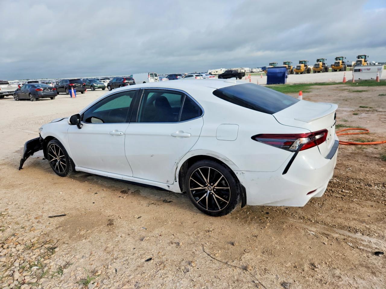 2024 TOYOTA CAMRY SE — снимка 2