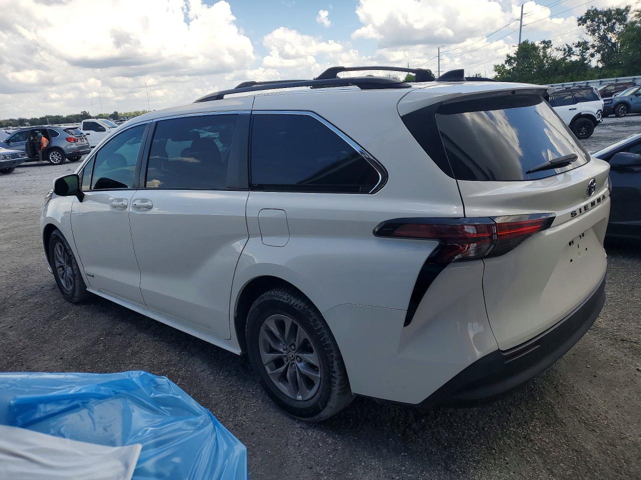 2021 TOYOTA SIENNA LE PLUS PACKAGE — снимка 2