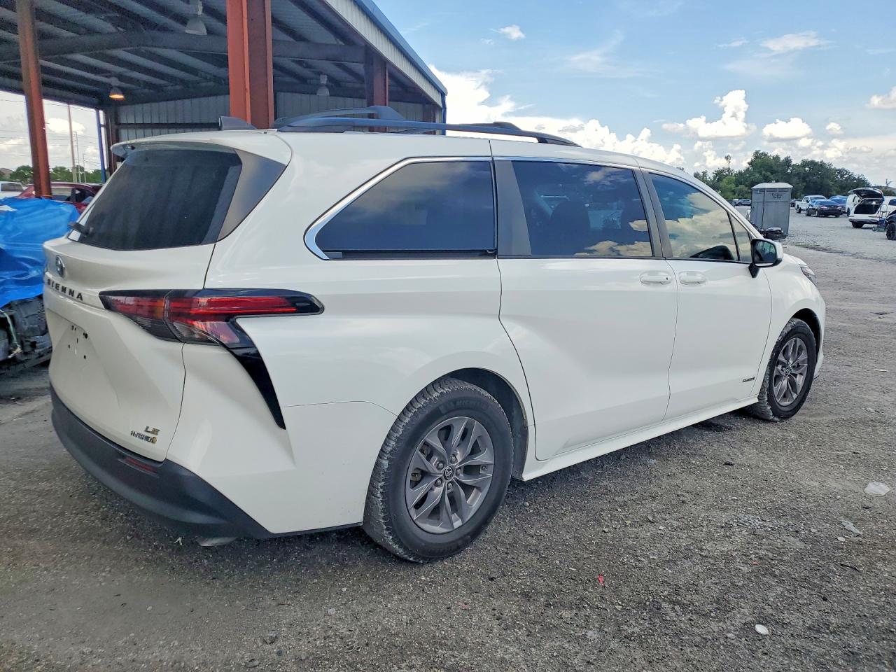 2021 TOYOTA SIENNA LE PLUS PACKAGE — снимка 3