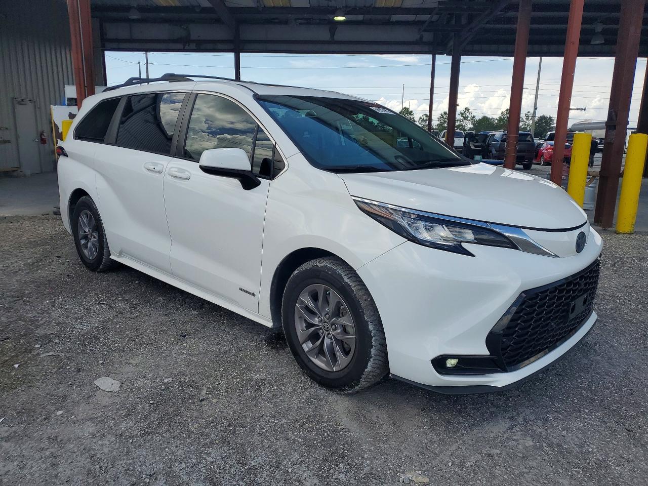 2021 TOYOTA SIENNA LE PLUS PACKAGE — снимка 4