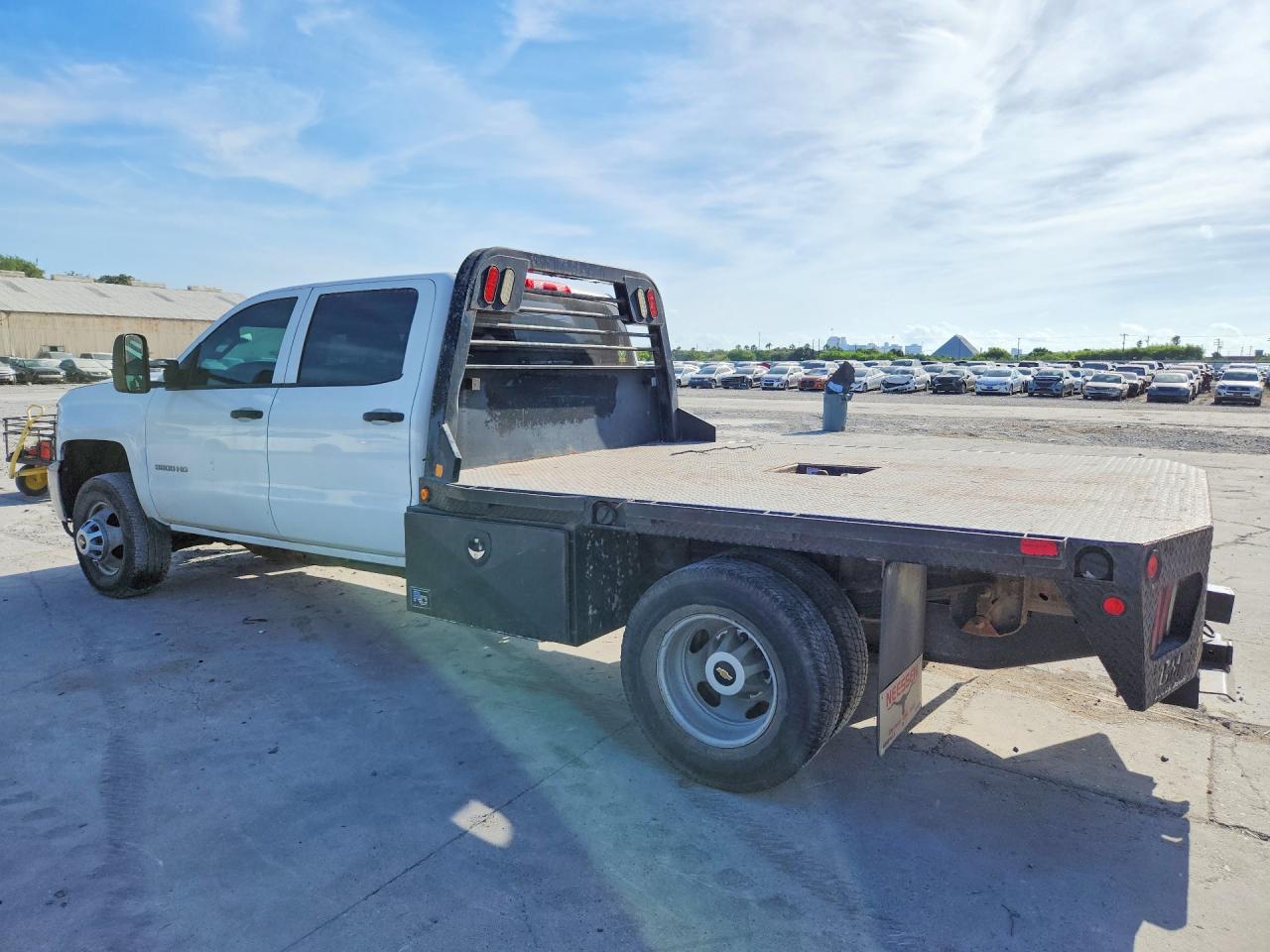 2017 CHEVROLET SILVERADO C3500 — снимка 2