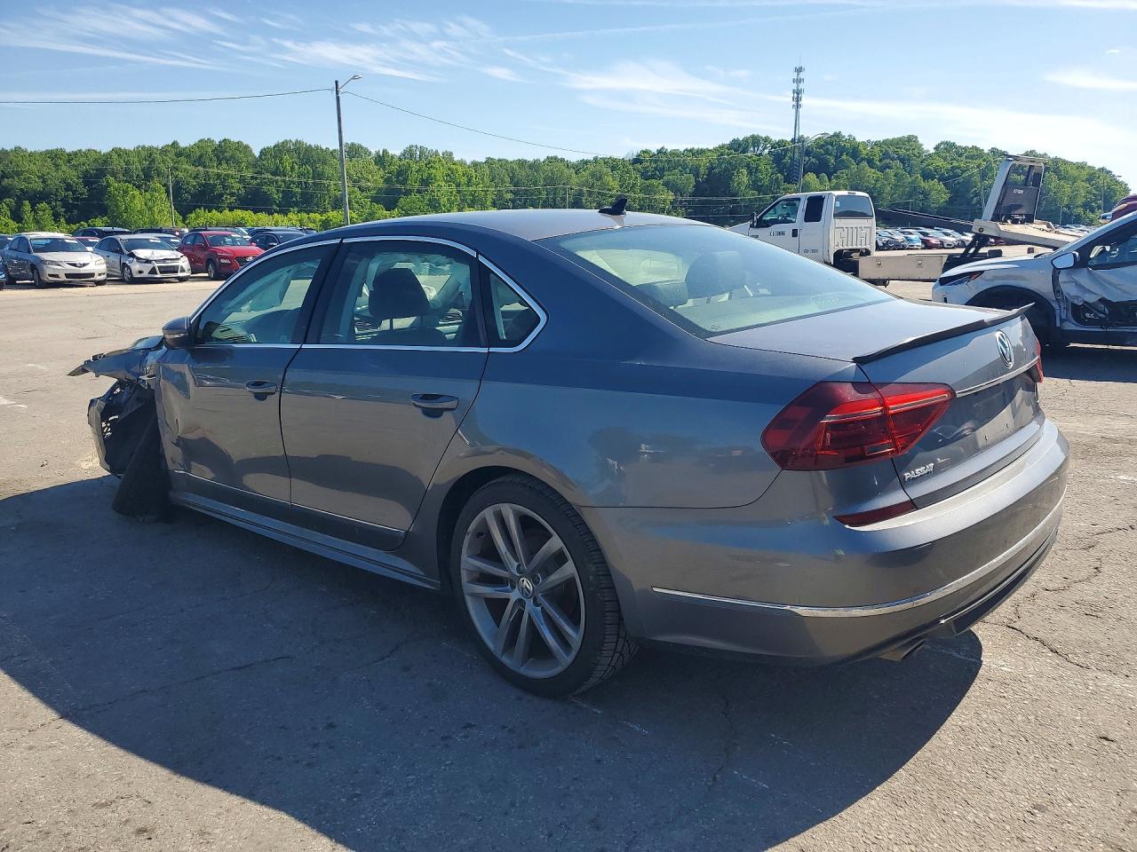2017 VOLKSWAGEN PASSAT R-LINE — снимка 2