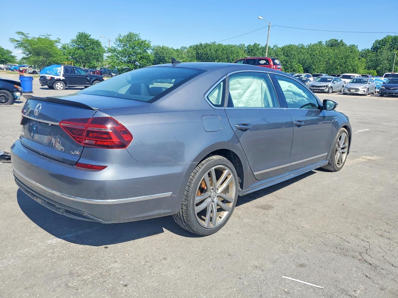 2017 VOLKSWAGEN PASSAT R-LINE — снимка 3