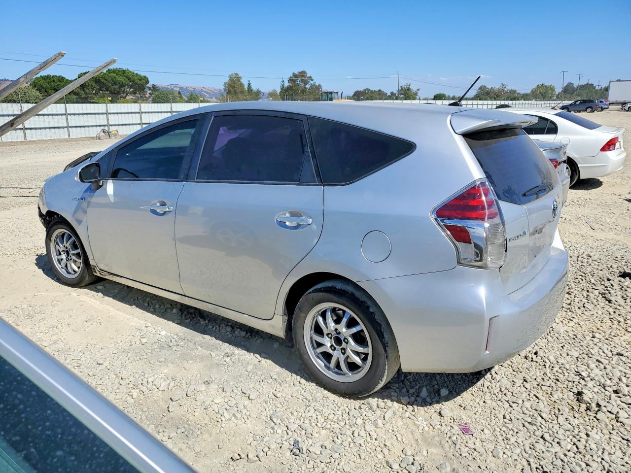 2015 TOYOTA PRIUS V TWO — снимка 2