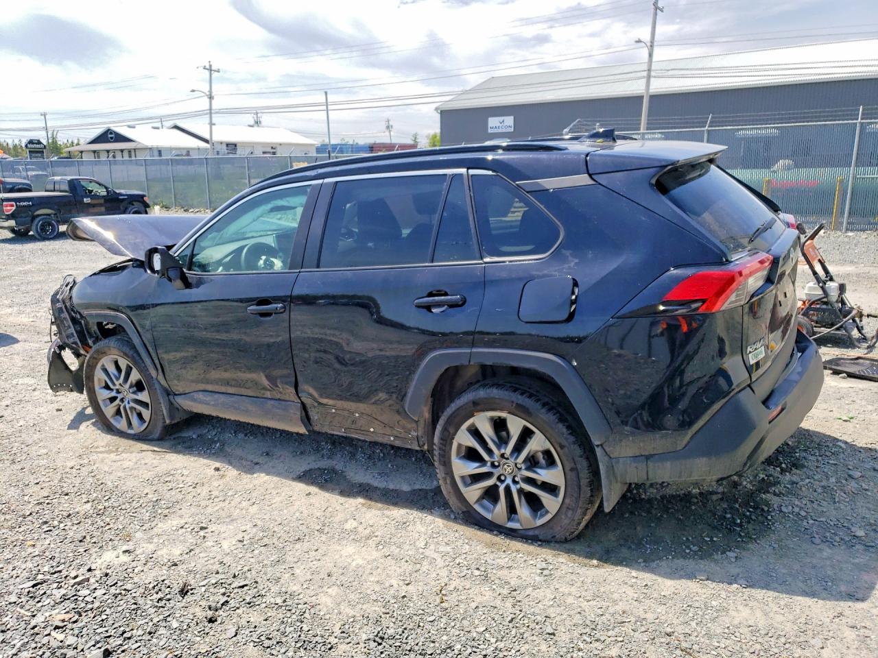 2025 TOYOTA RAV4 XLE — снимка 2