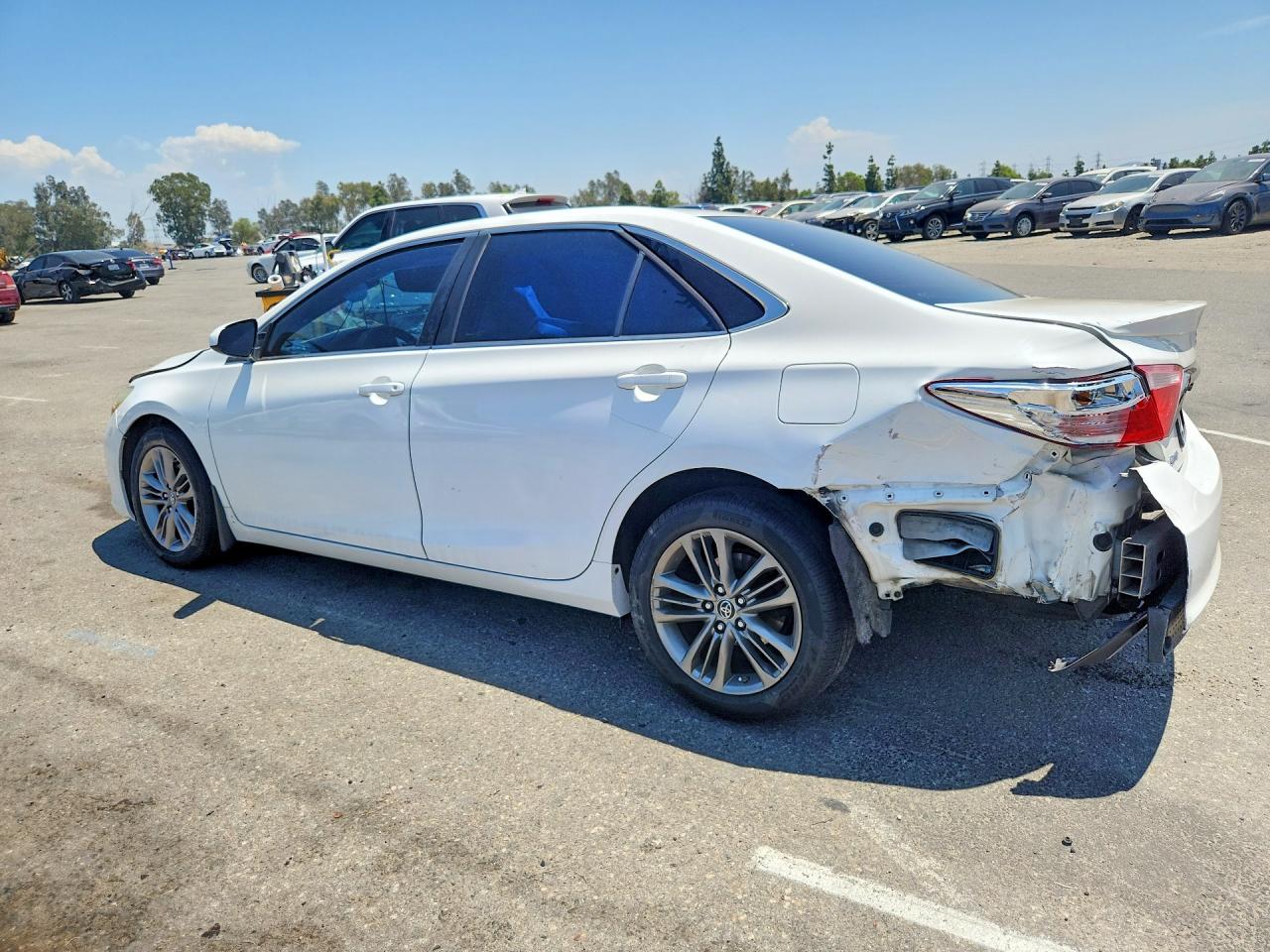 2015 TOYOTA CAMRY SE — снимка 2