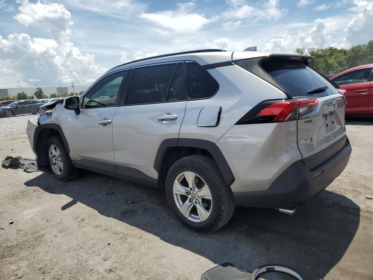 2021 TOYOTA RAV4 XLE — снимка 2