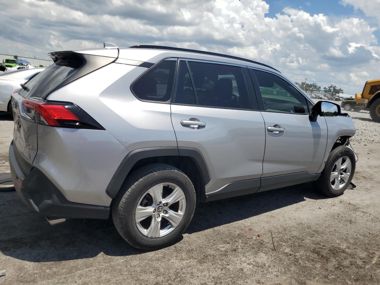 2021 TOYOTA RAV4 XLE — снимка 3