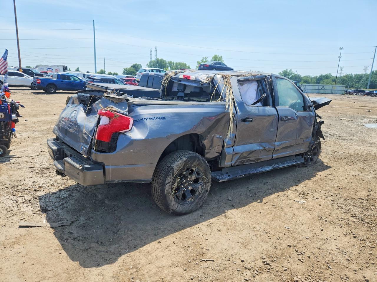 2025 FORD F150 LIGHTNING XLT — снимка 3