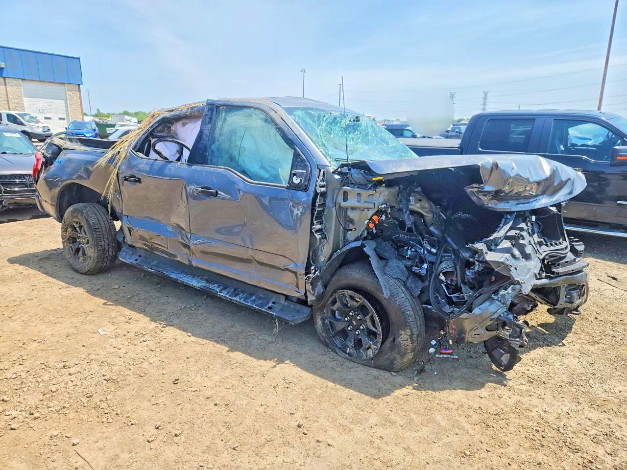 2025 FORD F150 LIGHTNING XLT — снимка 4