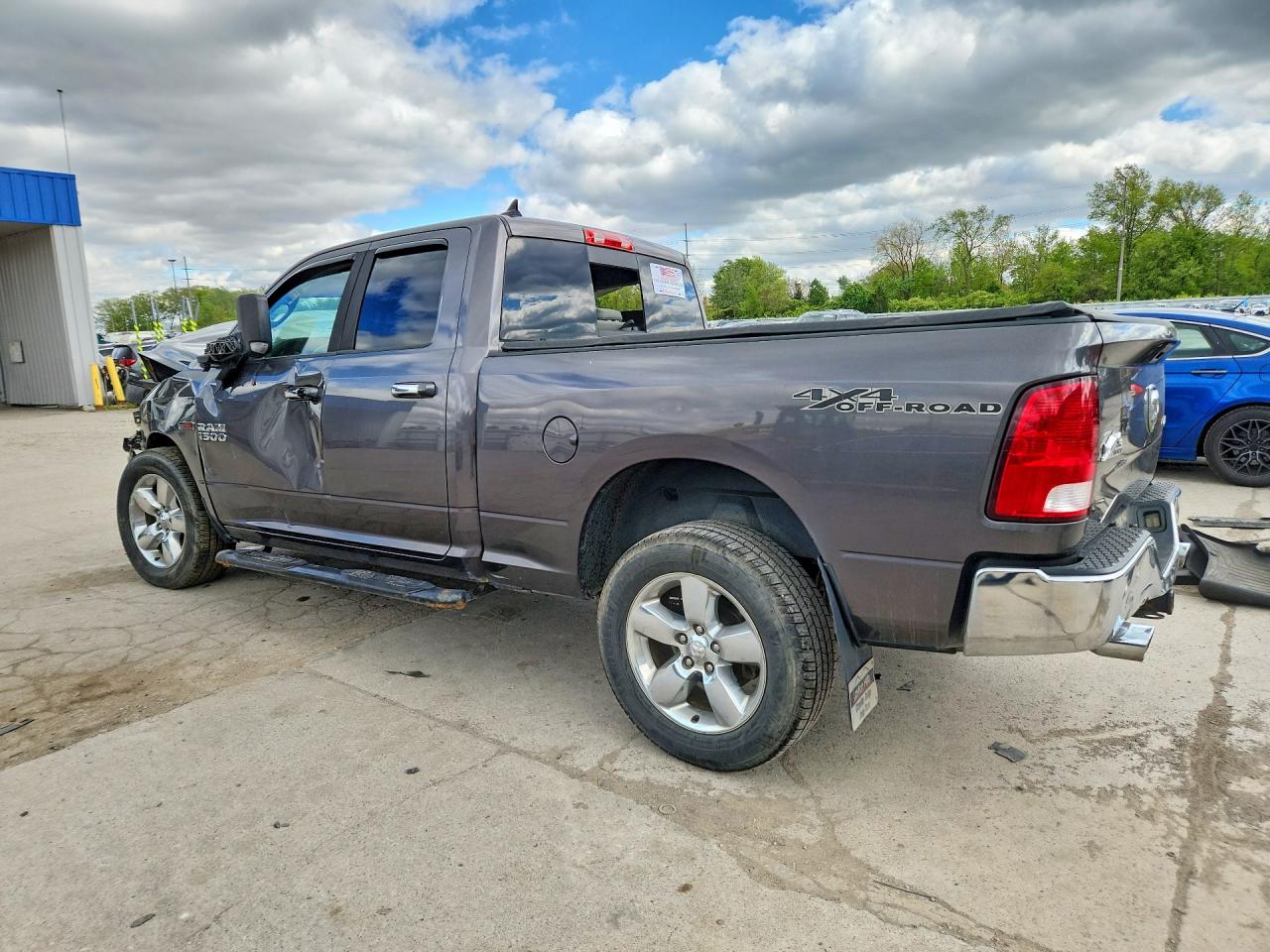2015 RAM 1500 SLT — снимка 2