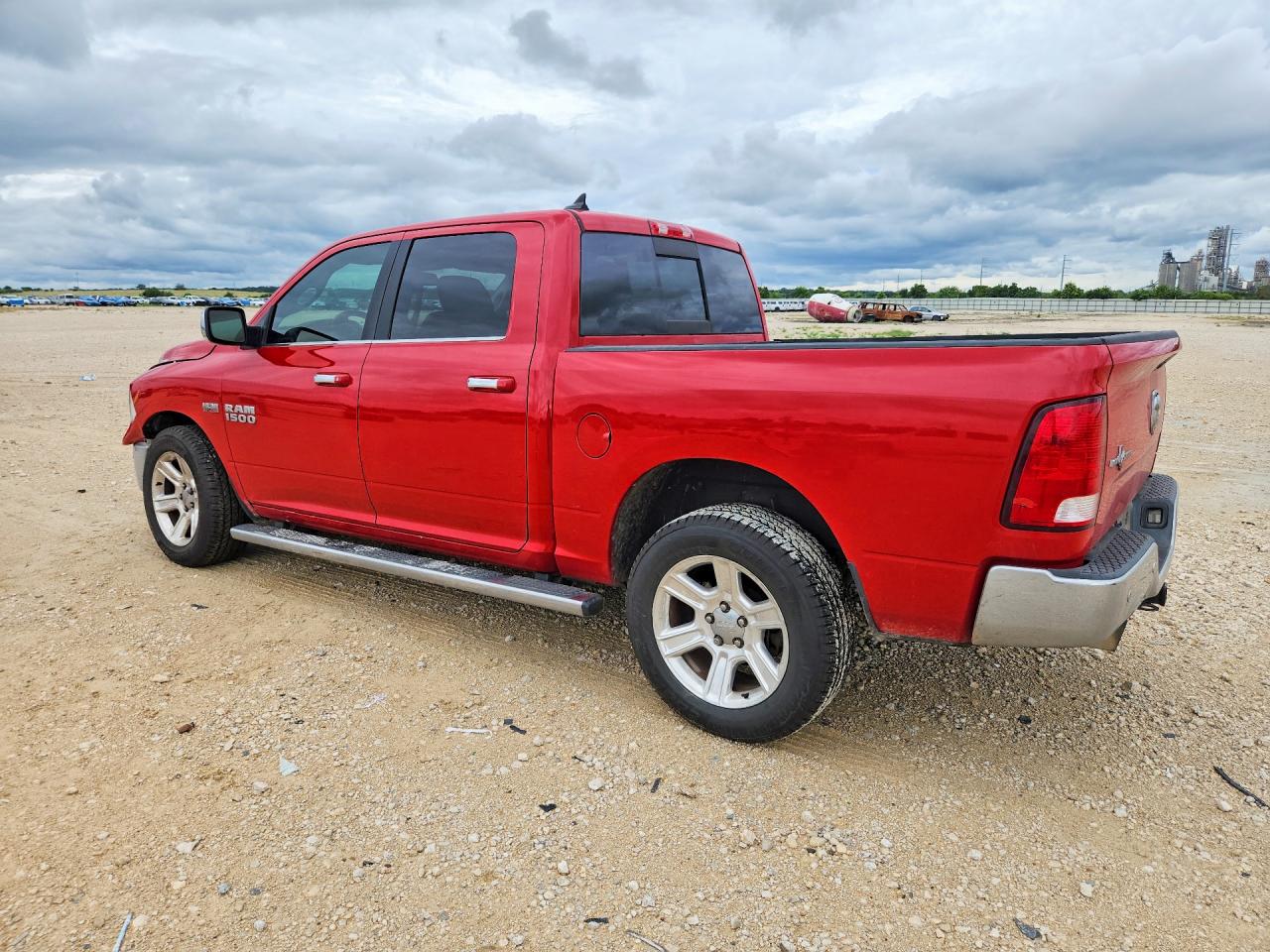2017 RAM 1500 SLT — снимка 2