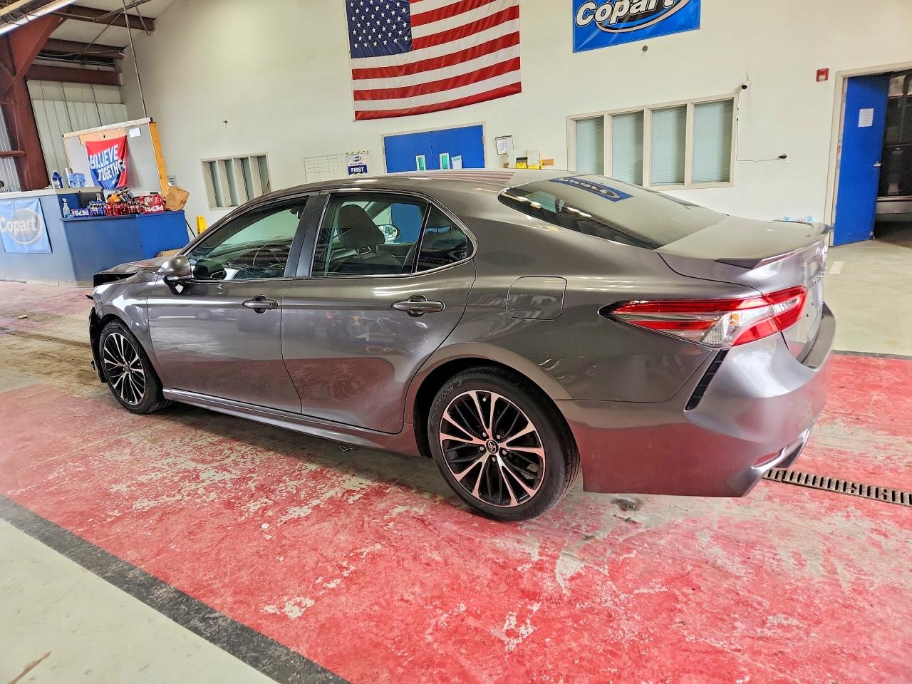 2018 TOYOTA CAMRY SE — снимка 2