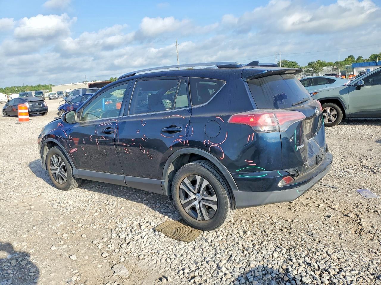 2017 TOYOTA RAV4 LE — снимка 2