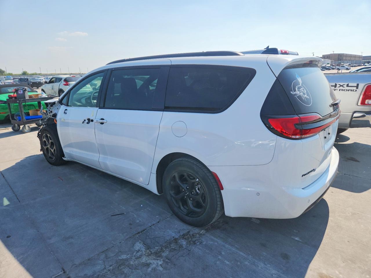 2024 CHRYSLER PACIFICA HYBRID SELECT — снимка 2