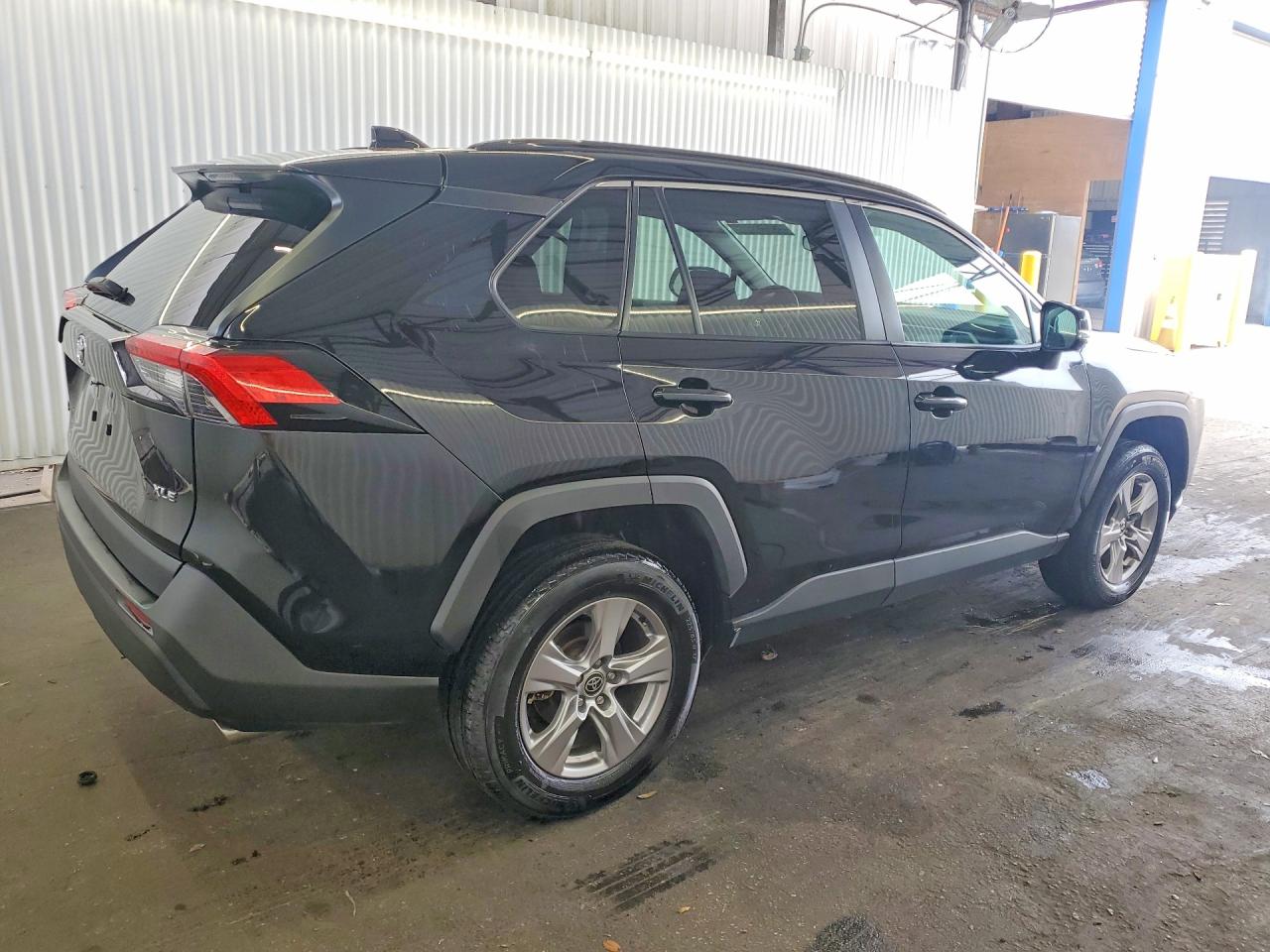2025 TOYOTA RAV4 XLE — снимка 3