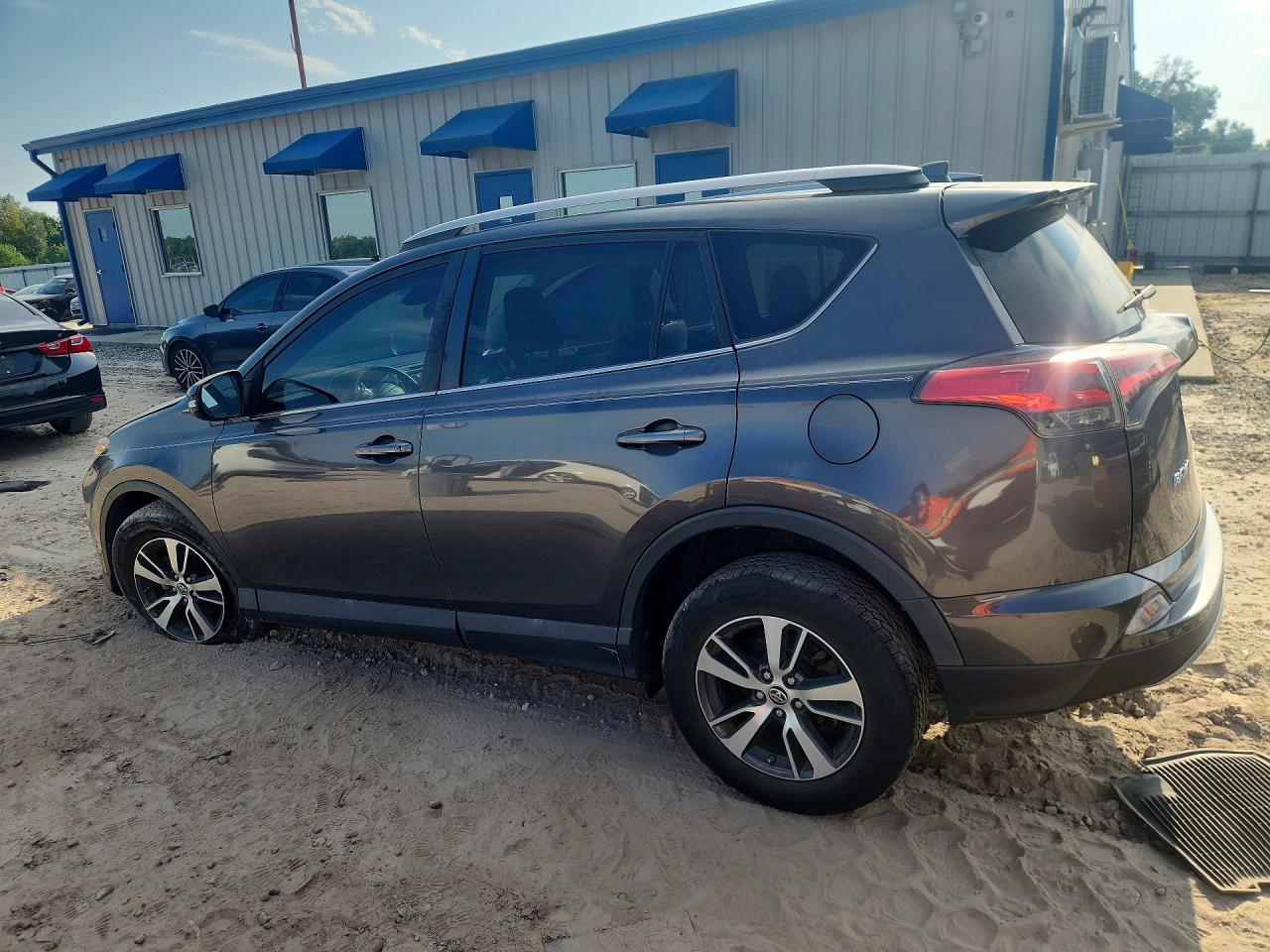 2018 TOYOTA RAV4 XLE — снимка 2
