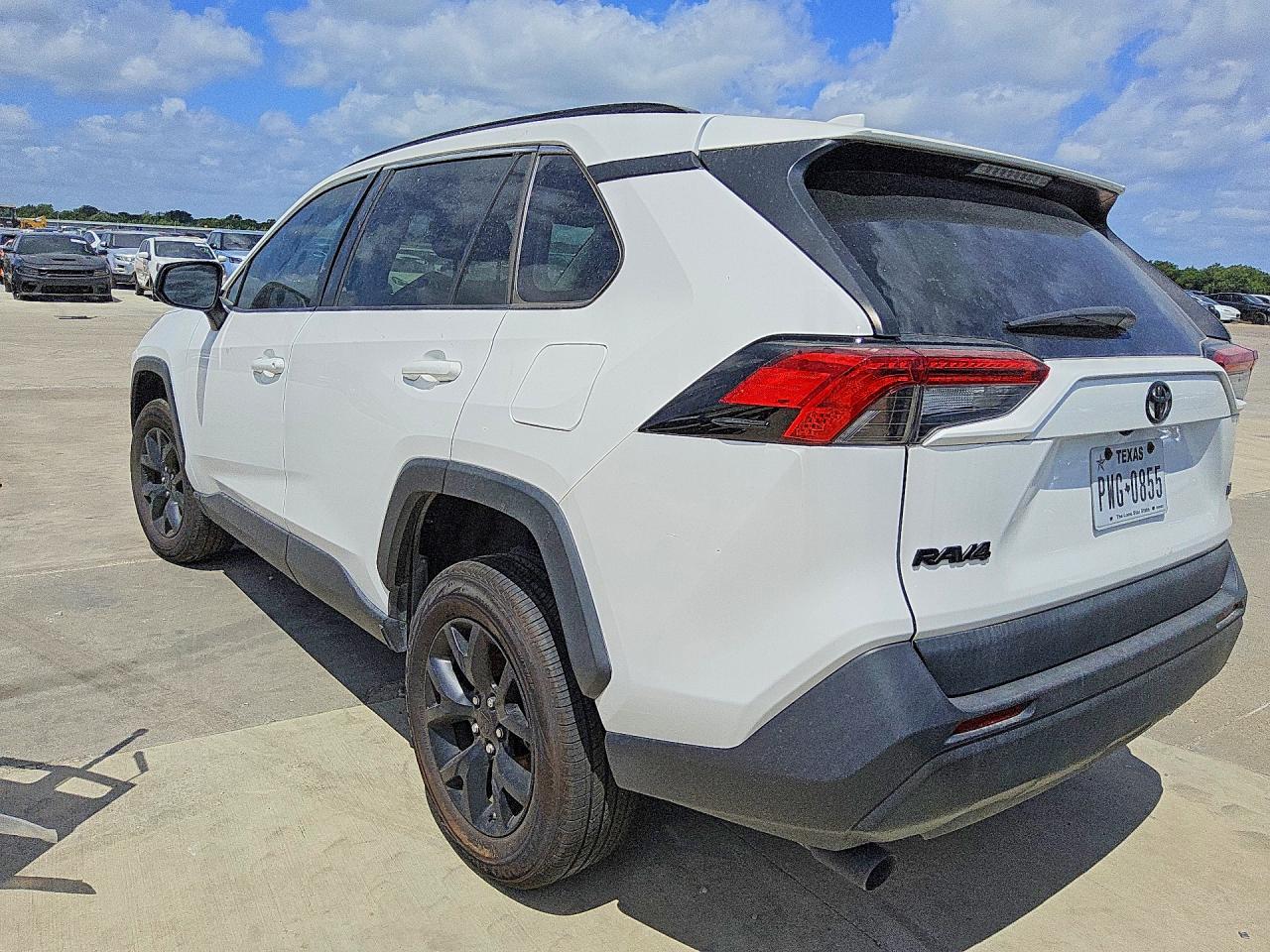 2021 TOYOTA RAV4 LE — снимка 2