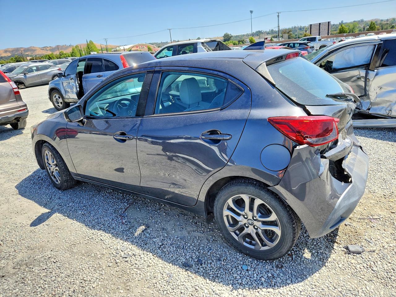 2020 TOYOTA YARIS HATCHBACK LE — снимка 2