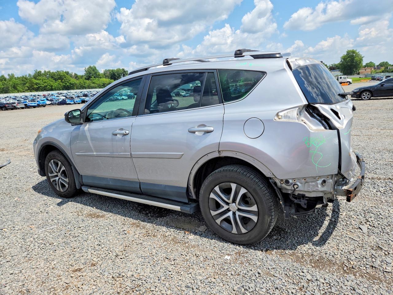 2017 TOYOTA RAV4 LE — снимка 2