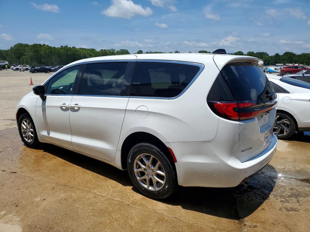 2026 CHRYSLER PACIFICA SELECT — снимка 2