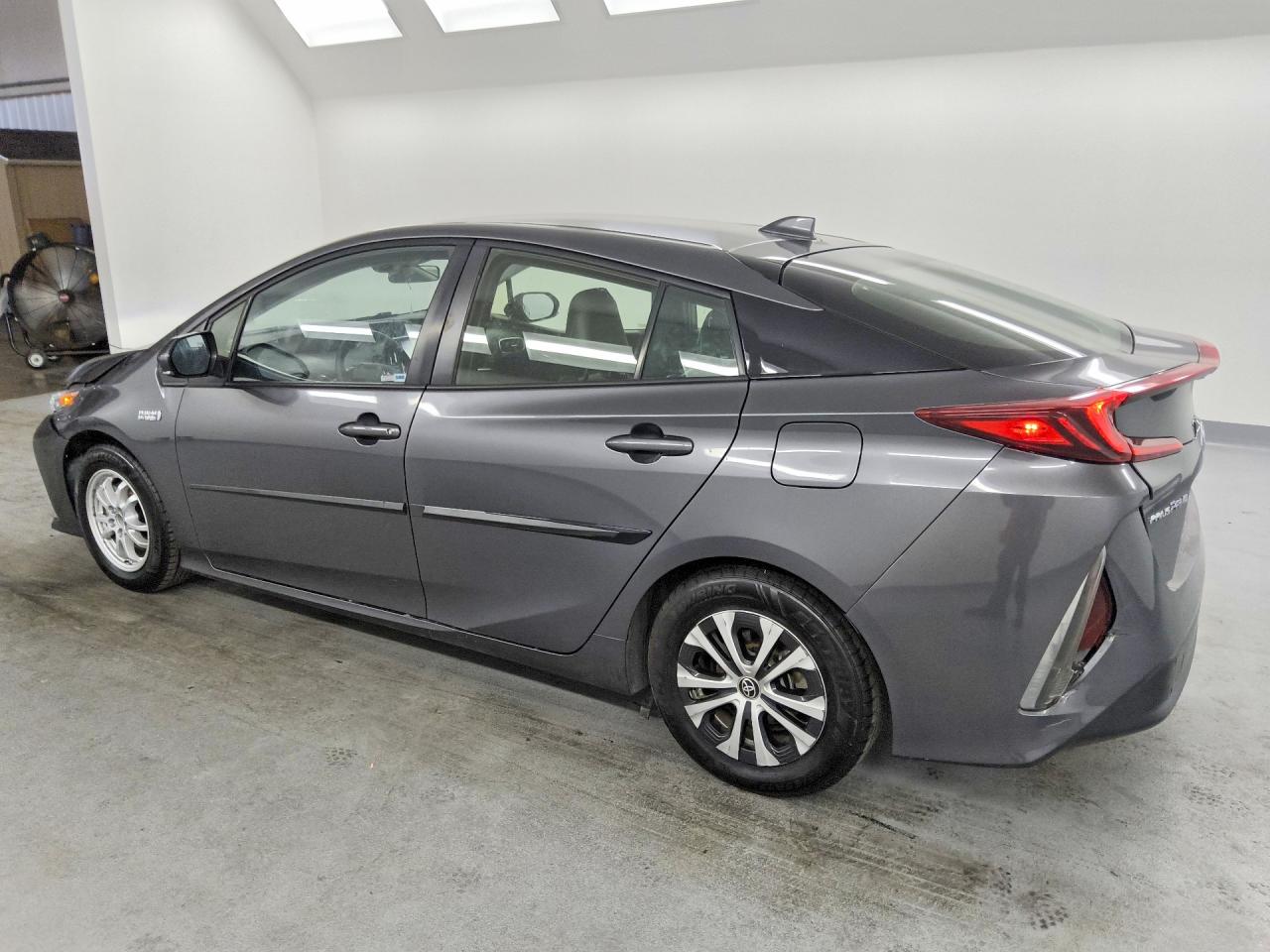 2021 TOYOTA PRIUS PRIME XLE — снимка 2
