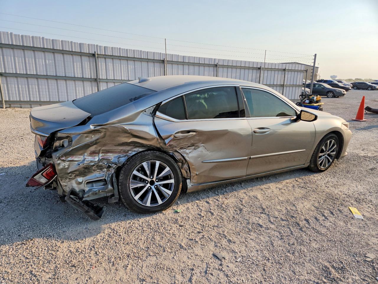 2019 LEXUS ES 350 — снимка 3
