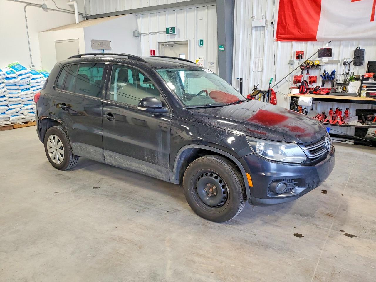2015 VOLKSWAGEN TIGUAN 4MOTION SE, SE R-LINE BLACK, SEL — photo 4