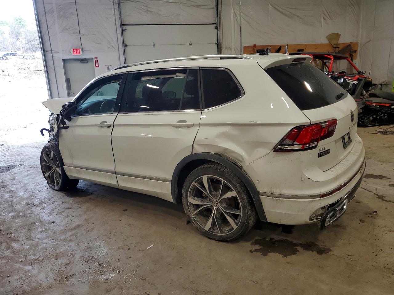 2024 VOLKSWAGEN TIGUAN SEL R-LINE BLACK — снимка 2