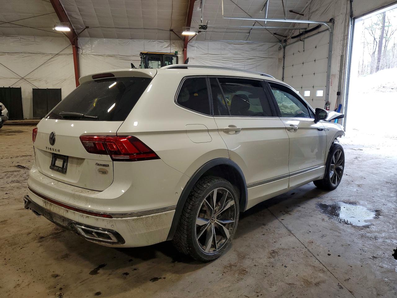 2024 VOLKSWAGEN TIGUAN SEL R-LINE BLACK — снимка 3