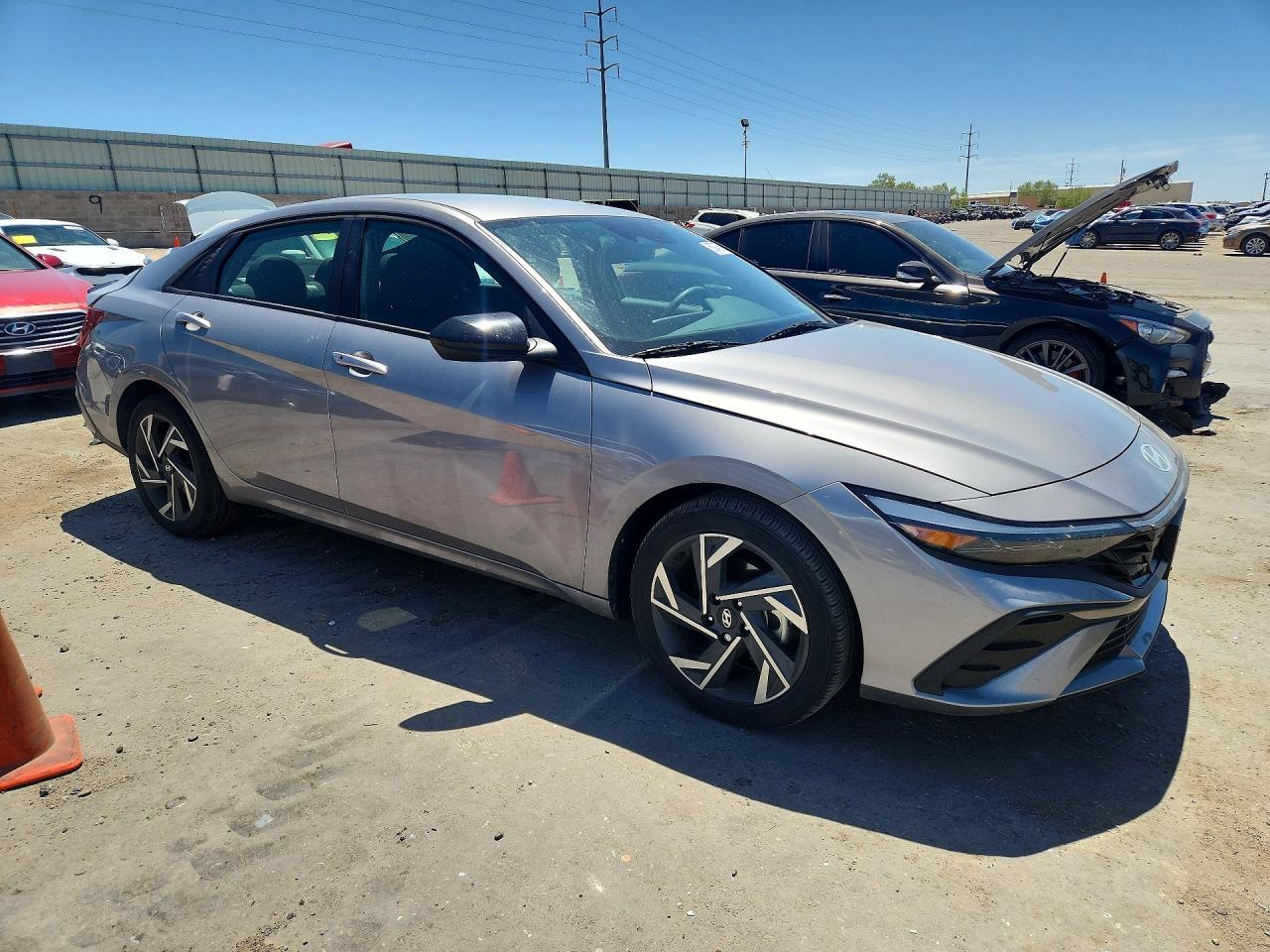 2025 HYUNDAI ELANTRA SEL SPORT — снимка 4
