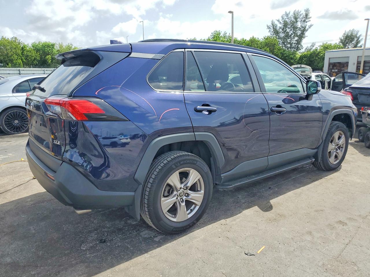 2023 TOYOTA RAV4 XLE — снимка 3