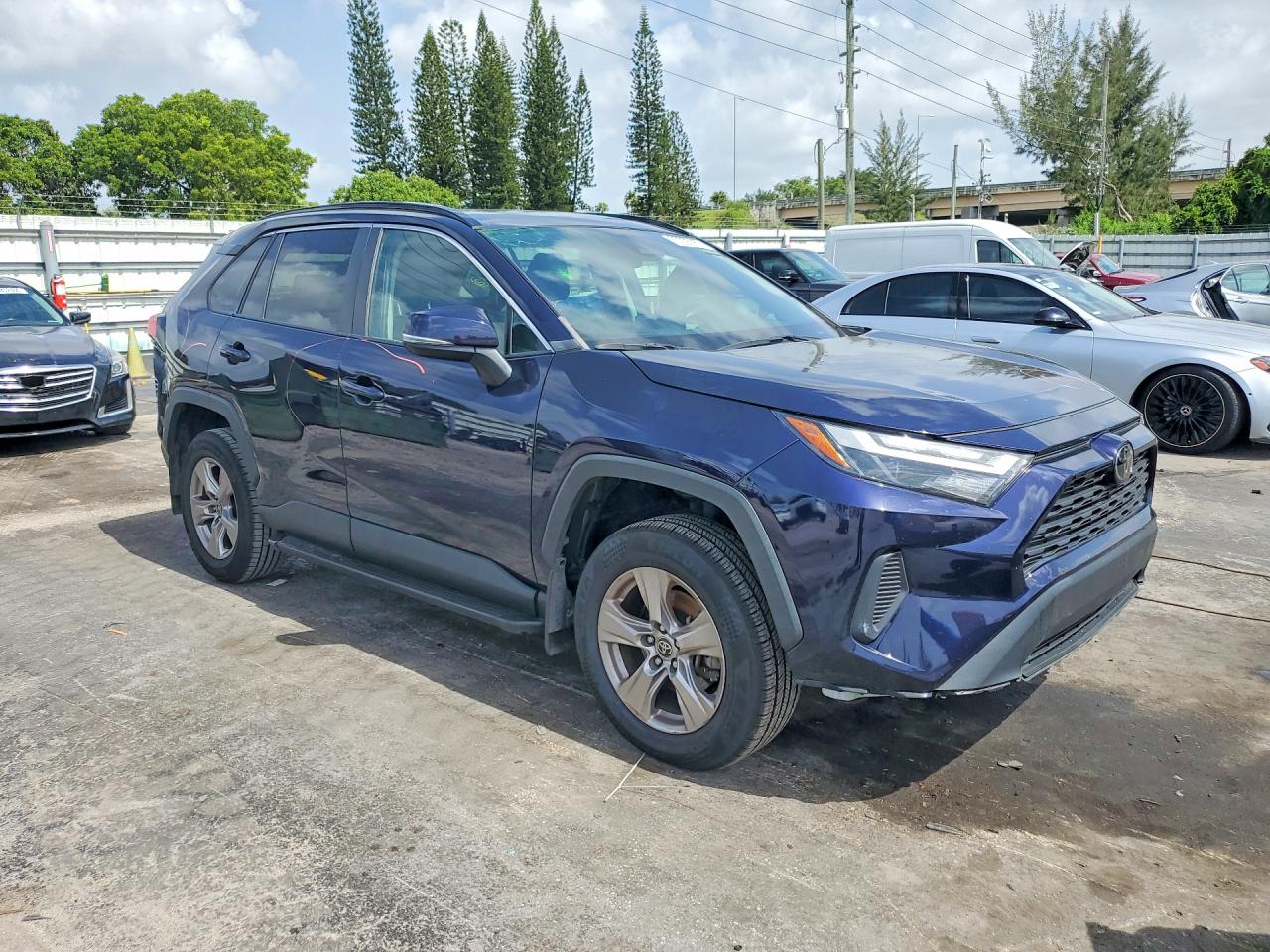 2023 TOYOTA RAV4 XLE — снимка 4