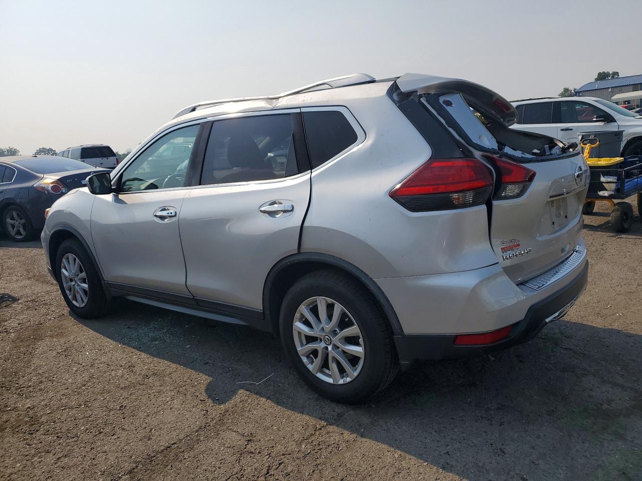 2017 NISSAN ROGUE SV — снимка 2