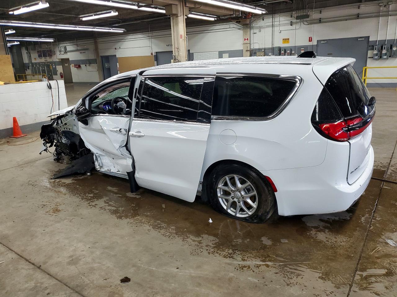 2026 CHRYSLER PACIFICA SELECT — снимка 2