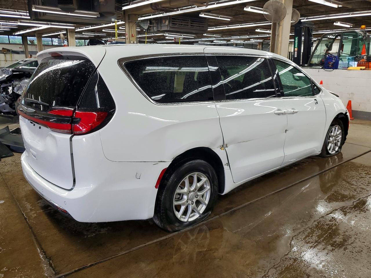 2026 CHRYSLER PACIFICA SELECT — снимка 3