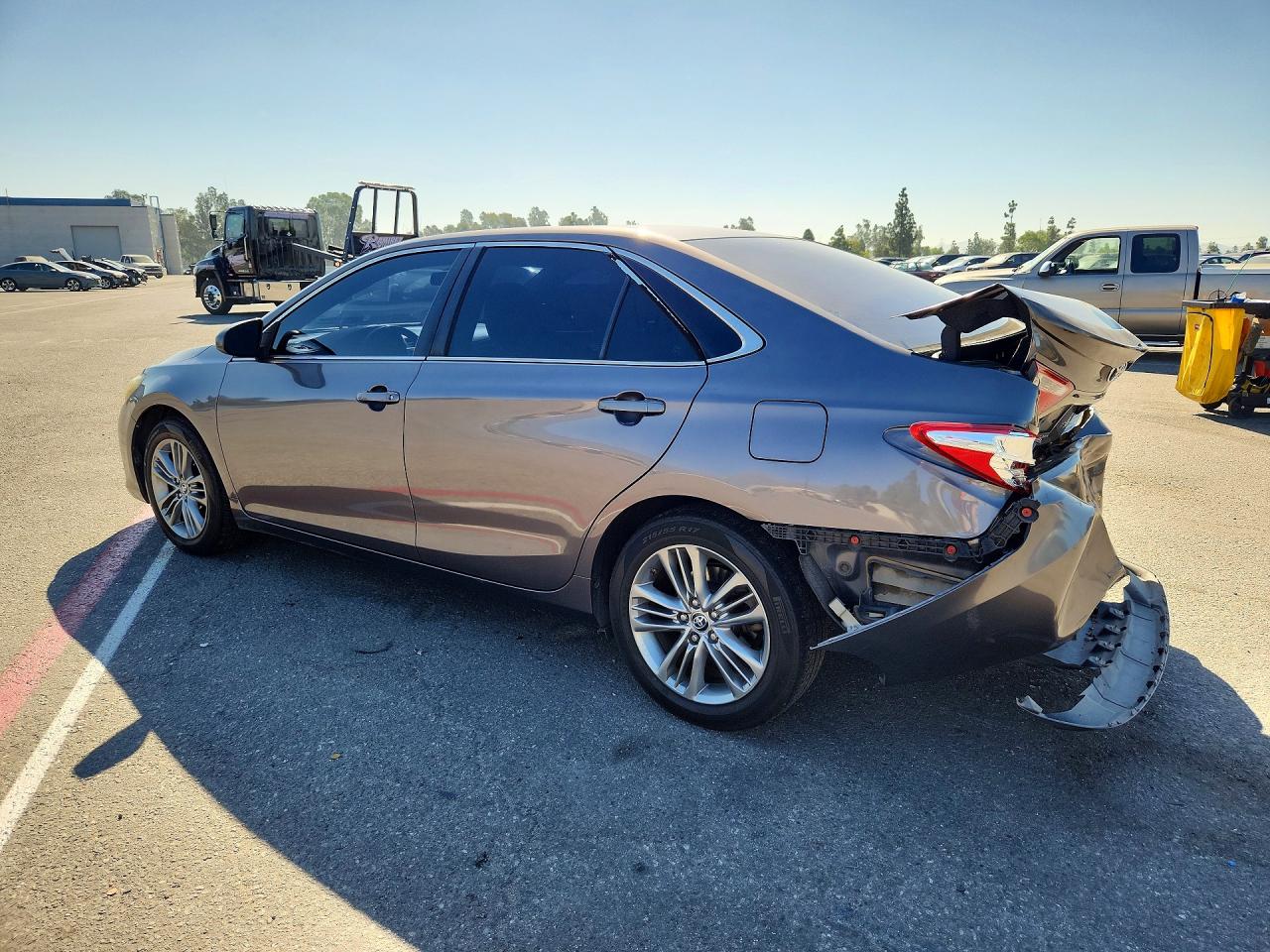 2015 TOYOTA CAMRY SE — снимка 2