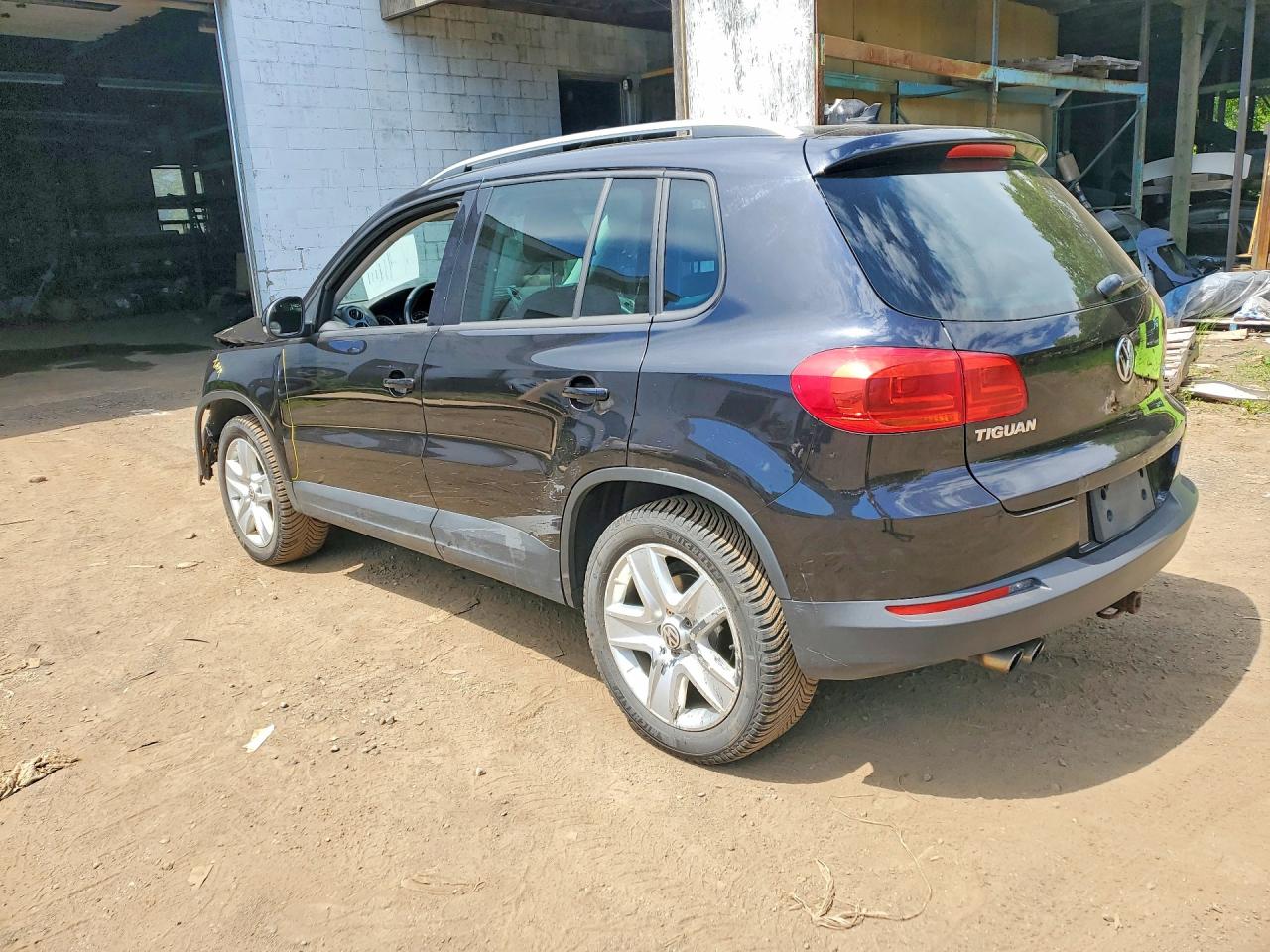 2015 VOLKSWAGEN TIGUAN S — снимка 2
