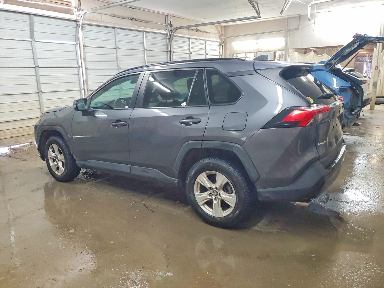 2021 TOYOTA RAV4 XLE — снимка 2