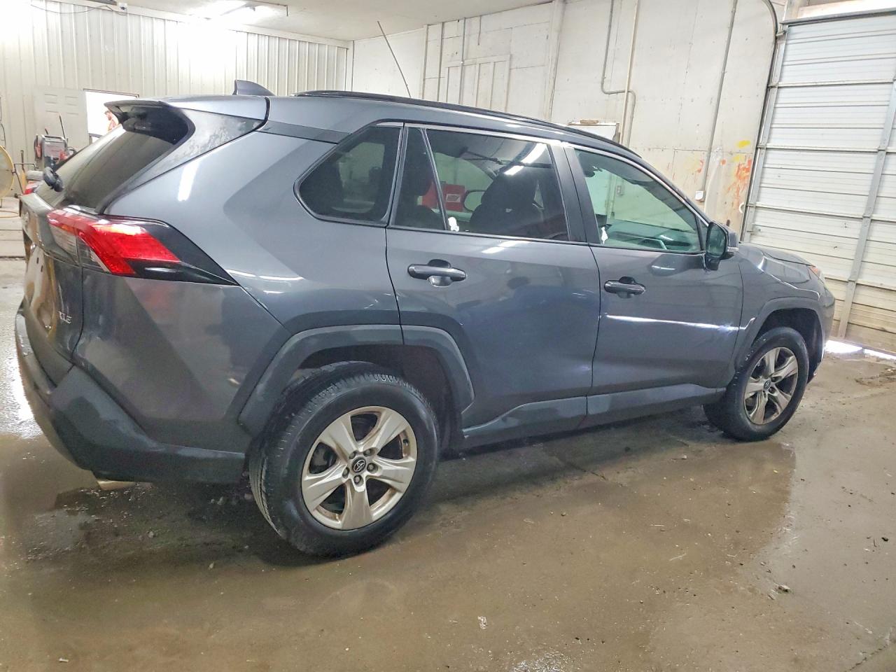 2021 TOYOTA RAV4 XLE — снимка 3