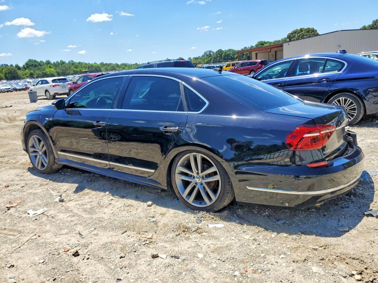 2017 VOLKSWAGEN PASSAT R-LINE — снимка 2