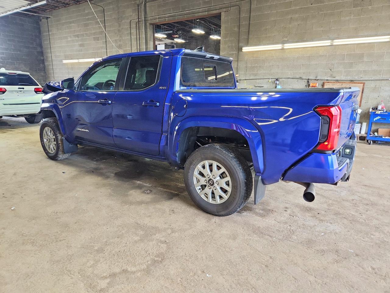 2025 TOYOTA TACOMA SR5 — снимка 2