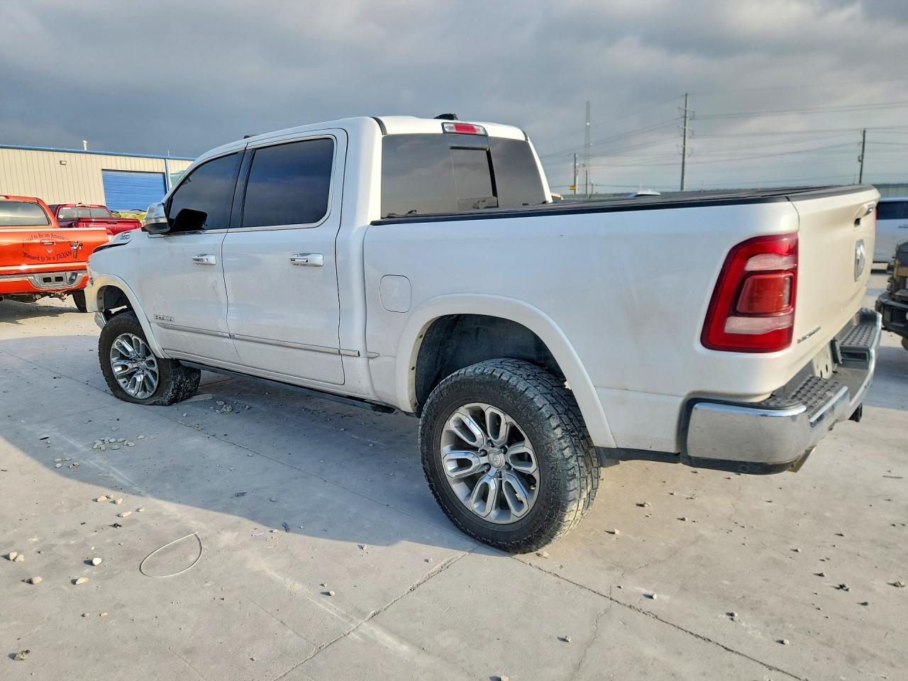 2019 RAM 1500 LIMITED — снимка 2