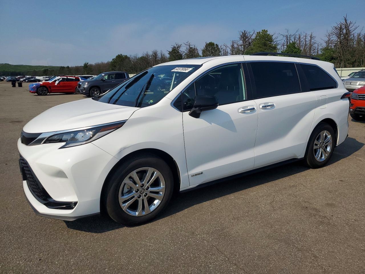 2021 TOYOTA SIENNA XSE
